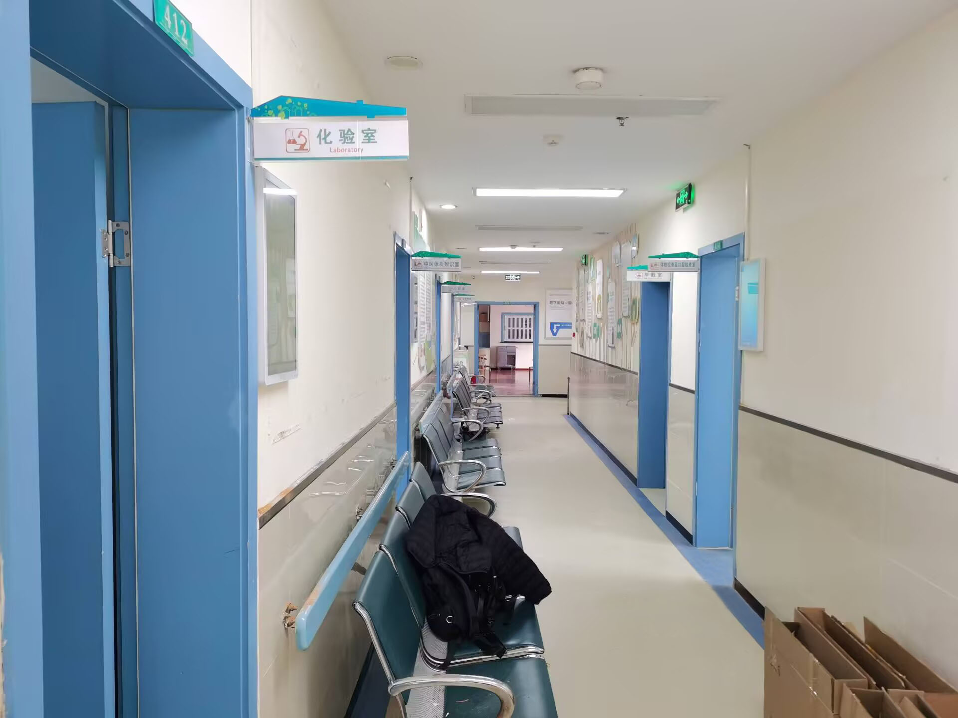 在智慧醫(yī)院中，排隊(duì)叫號(hào)管理系統(tǒng)的必要性與優(yōu)勢(shì)。效果圖